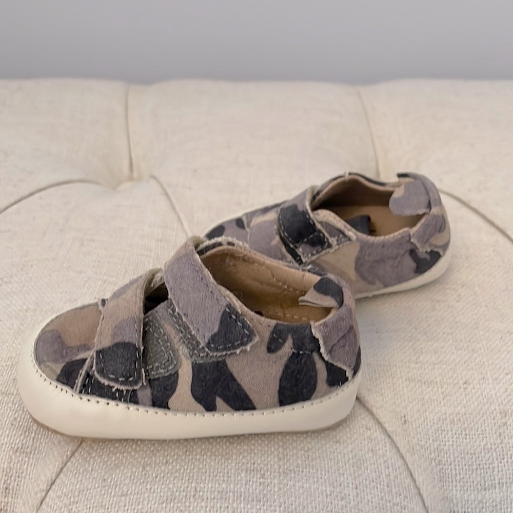 Boys Camo crib shoes NB